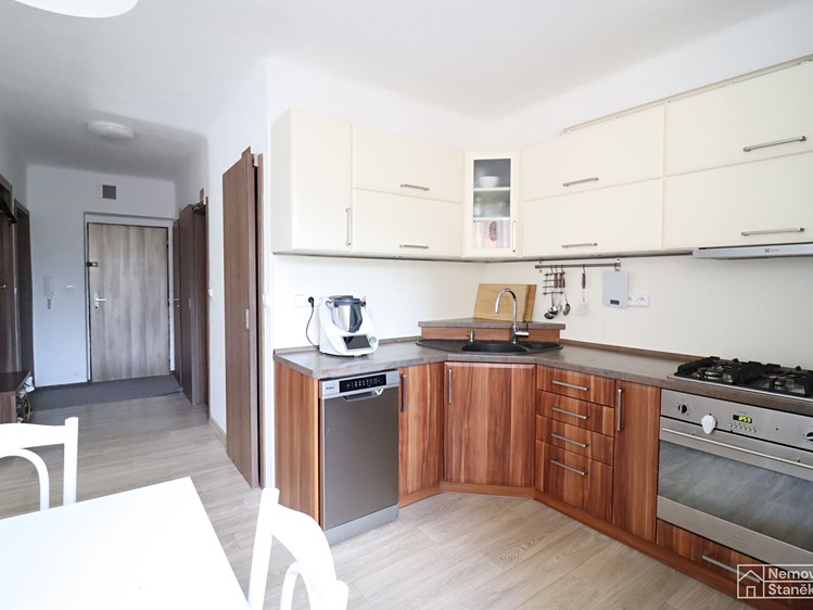 Pronájem bytu 3+1 68 m² - foto 2