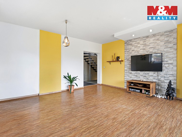 Prodej rodinného domu 243 m², pozemek 919 m² - foto 6