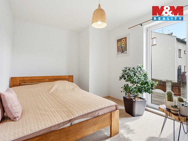 Prodej rodinného domu 243 m², pozemek 919 m² - foto 7