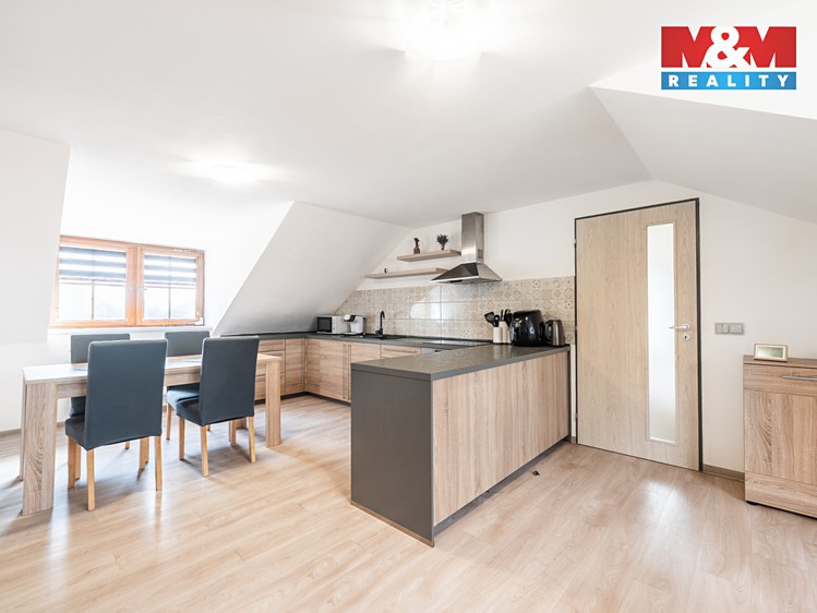 Prodej rodinného domu 240 m², pozemek 1 842 m² - foto 4
