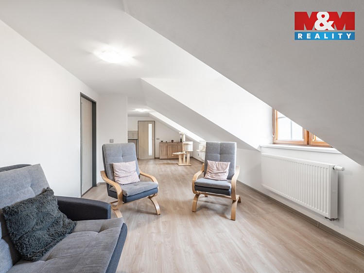 Prodej rodinného domu 240 m², pozemek 1 842 m² - foto 2