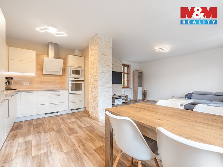Prodej rodinného domu 240 m², pozemek 1 842 m² - foto 8