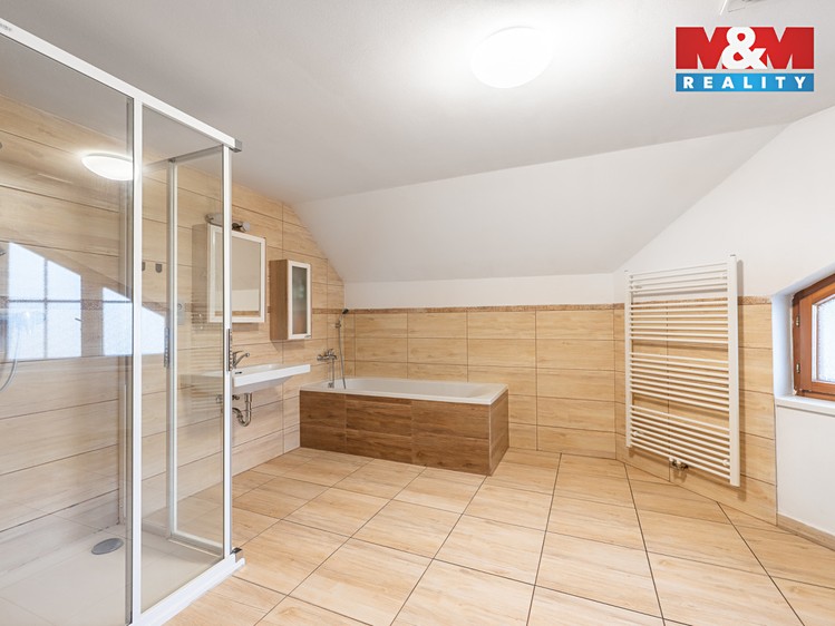 Prodej rodinného domu 240 m², pozemek 1 842 m² - foto 6