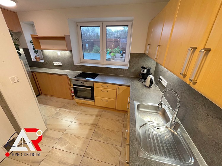 Prodej rodinného domu 171 m², pozemek 339 m² - foto 2