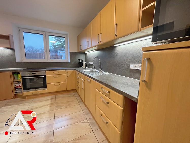 Prodej rodinného domu 171 m², pozemek 339 m² - foto 1