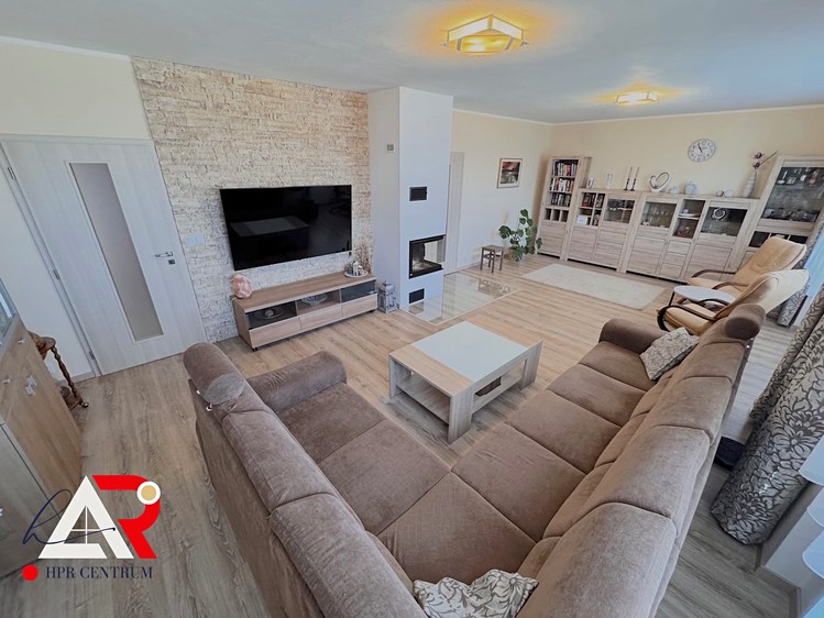 Prodej rodinného domu 451 m², pozemek 2 532 m² - foto 8
