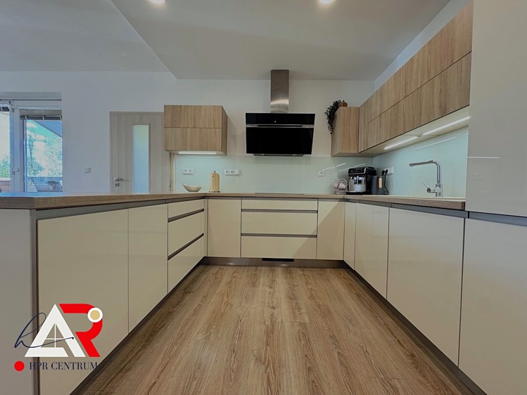 Prodej rodinného domu 451 m², pozemek 2 532 m² - foto 6