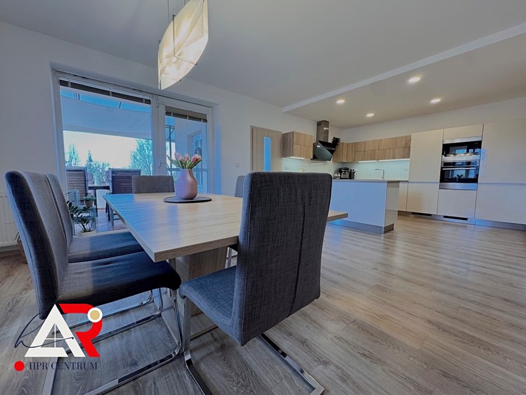 Prodej rodinného domu 451 m², pozemek 2 532 m² - foto 1