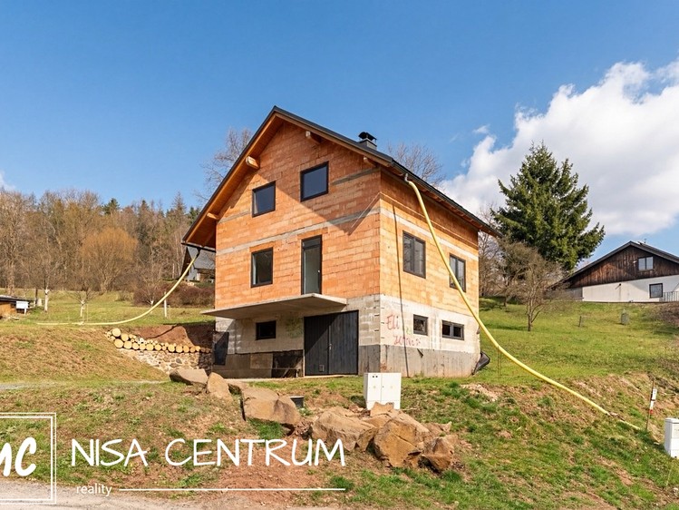 Prodej rodinného domu 123 m², pozemek 999 m² - foto 1