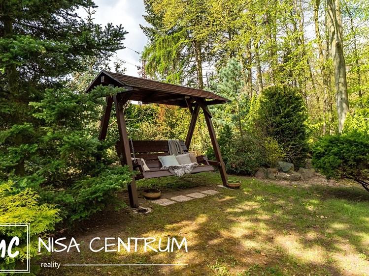 Prodej rodinného domu 304 m², pozemek 992 m² - foto 8
