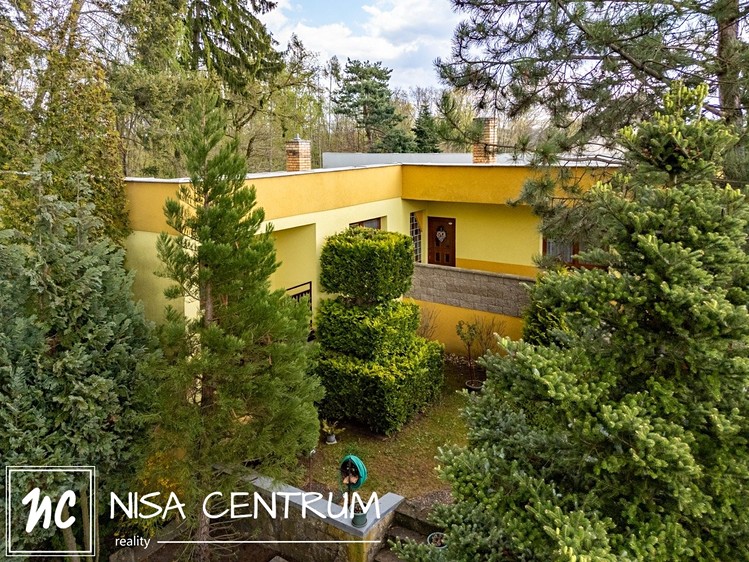 Prodej rodinného domu 304 m², pozemek 992 m² - foto 2