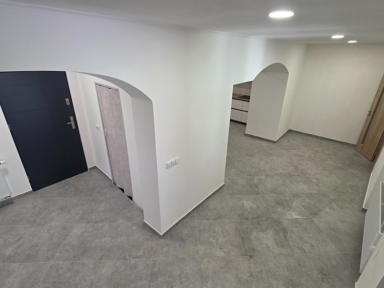 Prodej vícegeneračního domu 210 m², pozemek 298 m² - foto 8