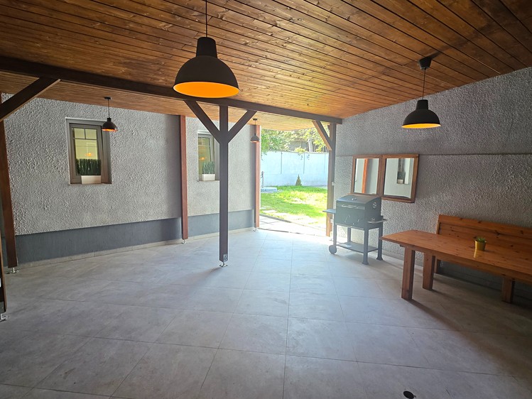 Prodej vícegeneračního domu 210 m², pozemek 298 m² - foto 4