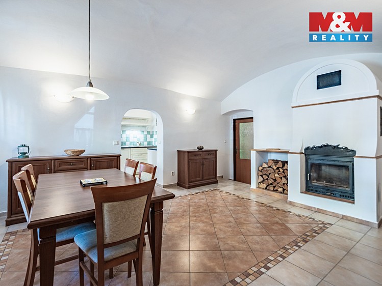 Prodej rodinného domu 213 m², pozemek 695 m² - foto 6