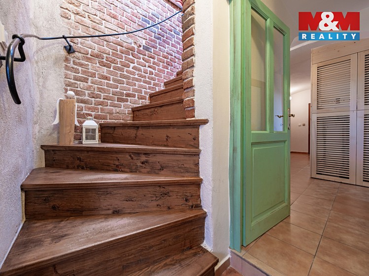 Prodej rodinného domu 213 m², pozemek 695 m² - foto 5