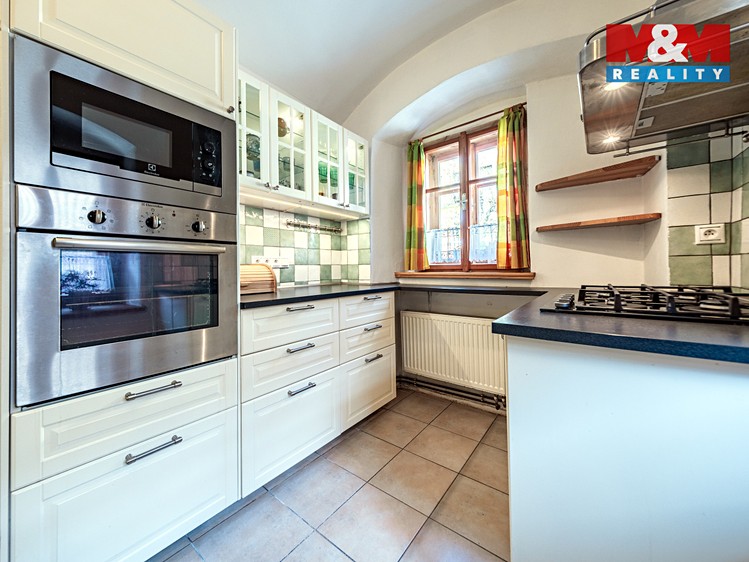 Prodej rodinného domu 213 m², pozemek 695 m² - foto 8