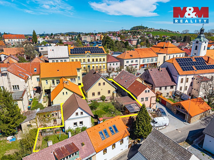 Prodej rodinného domu 213 m², pozemek 695 m² - foto 2