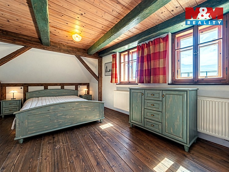 Prodej rodinného domu 213 m², pozemek 695 m² - foto 3