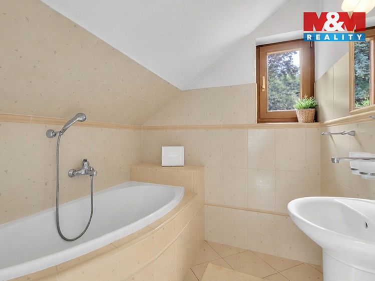 Prodej rodinného domu 144 m², pozemek 603 m² - foto 8