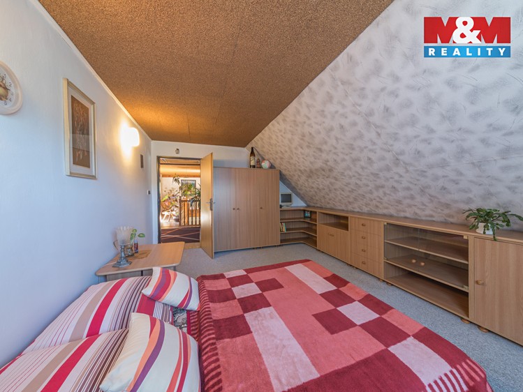Prodej  rodinného domu 268 m², pozemek 878 m² - foto 5