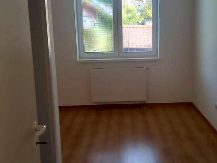 Pronájem bytu 3+kk 85 m² - foto 5