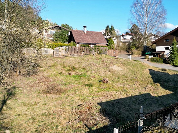 Prodej stavebního pozemku 673 m² - foto 1