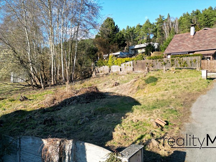 Prodej stavebního pozemku 673 m² - foto 2