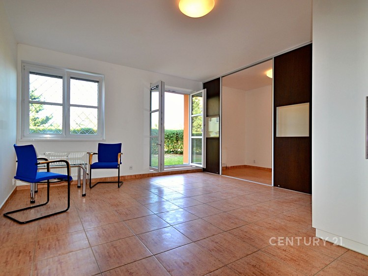 Pronájem bytu 1+kk 35 m² - foto 1