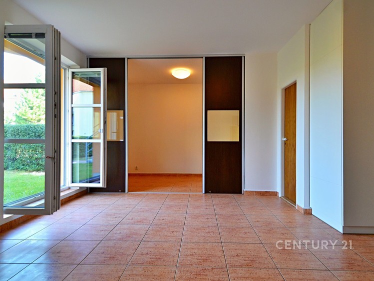 Pronájem bytu 1+kk 35 m² - foto 3