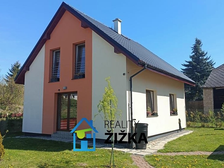 Prodej rodinného domu 106 m², pozemek 437 m² - foto 1