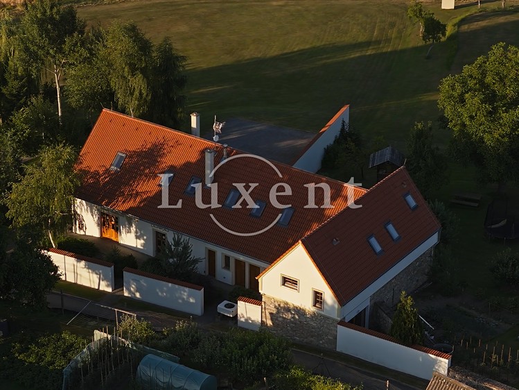 Prodej rodinného domu 580 m², pozemek 2 913 m² - foto 5