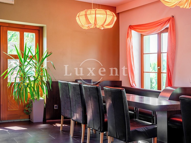 Prodej rodinného domu 580 m², pozemek 2 913 m² - foto 8