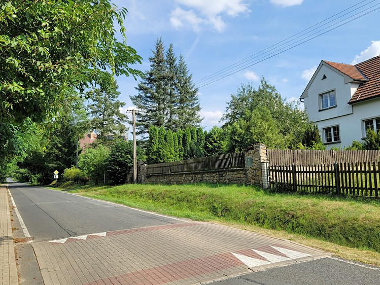 Prodej vícegeneračního domu 186 m², pozemek 2 048 m² - foto 2