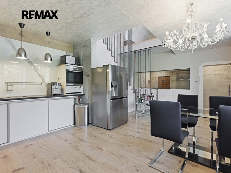 Prodej bytu atypické 180 m² (Mezonet) - foto 2