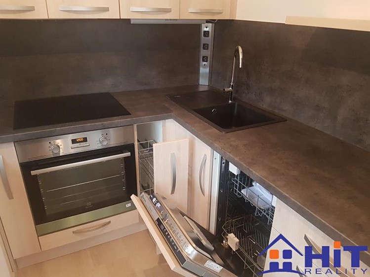 Pronájem bytu 3+kk 78 m² - foto 2
