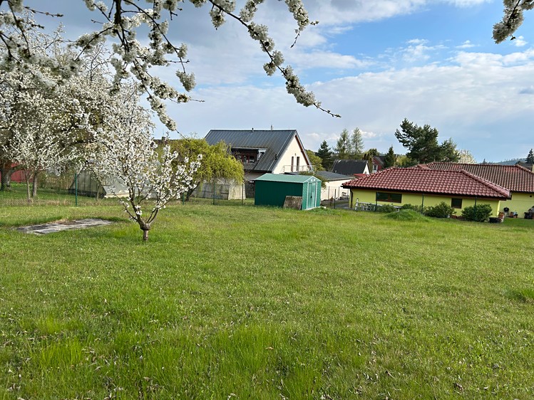 Prodej stavebního pozemku 996 m² - foto 2