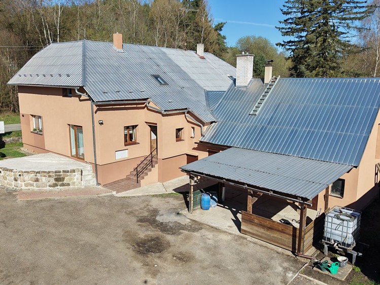 Prodej rodinného domu 157 m², pozemek 1 345 m² - foto 1