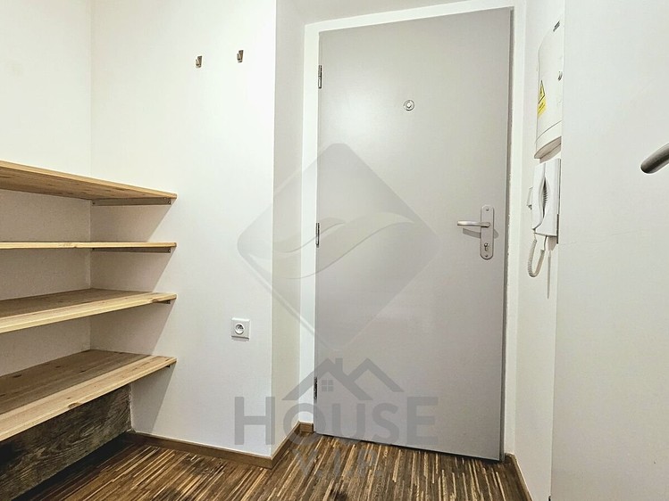 Prodej bytu 1+kk 36 m² (Podkrovní) - foto 6