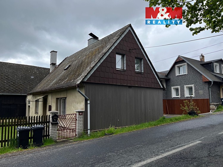 Prodej rodinného domu 100 m², pozemek 1 178 m² - foto 1