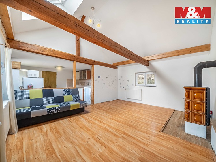 Prodej rodinného domu 74 m², pozemek 703 m² - foto 2