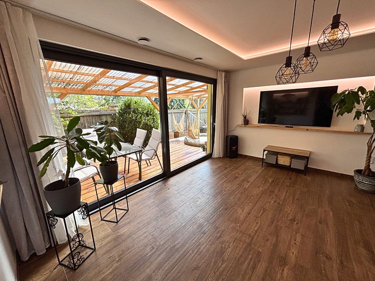Prodej rodinného domu 102 m², pozemek 571 m² - foto 1