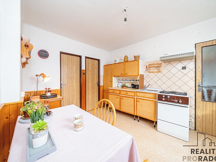 Prodej rodinného domu 140 m², pozemek 845 m² - foto 2