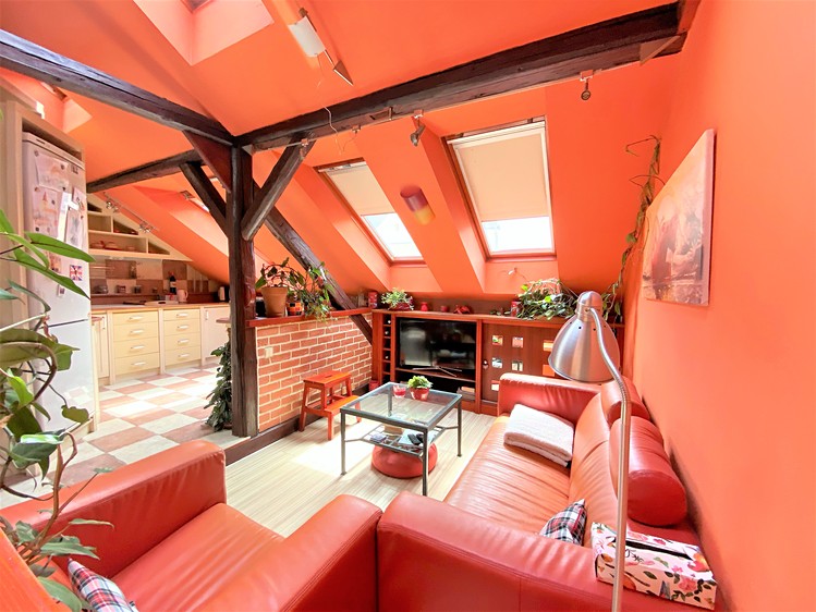 Pronájem bytu 2+kk 52 m² (Podkrovní) - foto 1