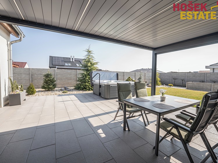 Prodej rodinného domu 160 m², pozemek 724 m² - foto 2