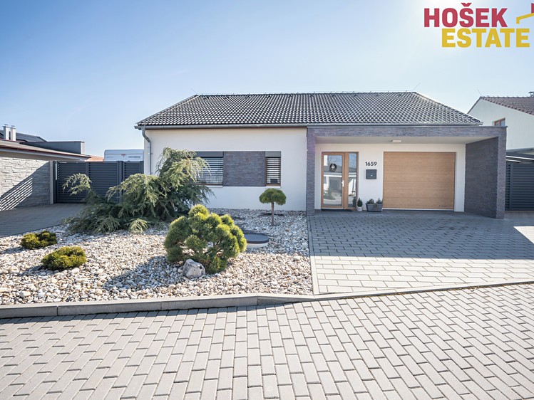 Prodej rodinného domu 160 m², pozemek 724 m² - foto 1