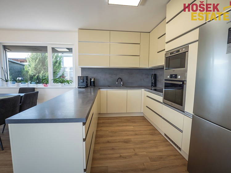 Prodej rodinného domu 160 m², pozemek 724 m² - foto 5