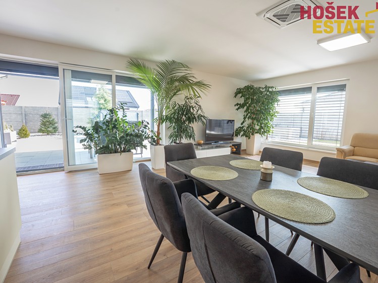 Prodej rodinného domu 160 m², pozemek 724 m² - foto 4