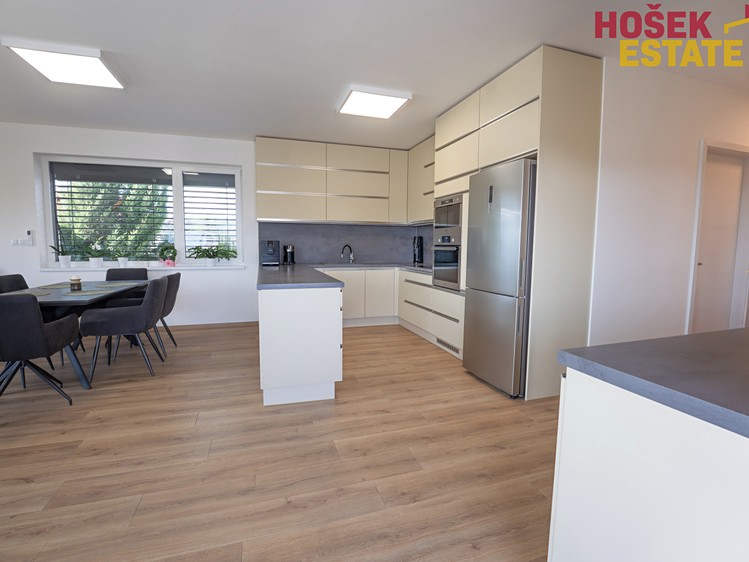 Prodej rodinného domu 160 m², pozemek 724 m² - foto 6