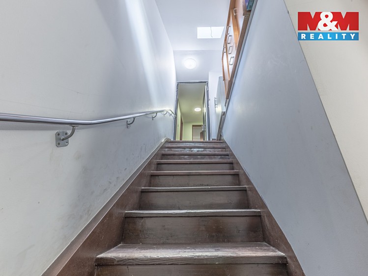 Prodej rodinného domu 223 m², pozemek 182 m² - foto 7