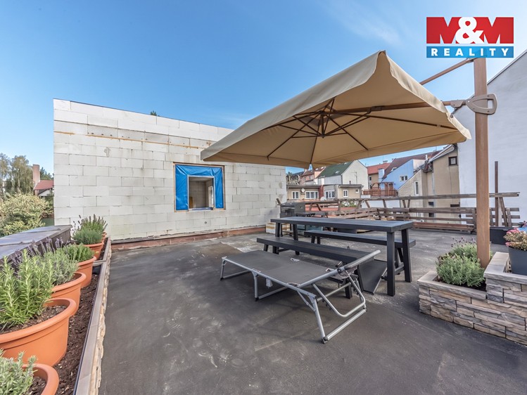 Prodej rodinného domu 223 m², pozemek 182 m² - foto 3